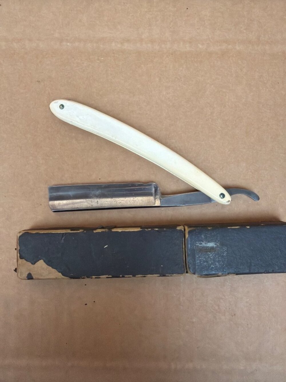 Lot 4 Antique Straight Razors Torrey Simmons Harris Goar w/Coffin Style Boxes - Picture 14 of 15